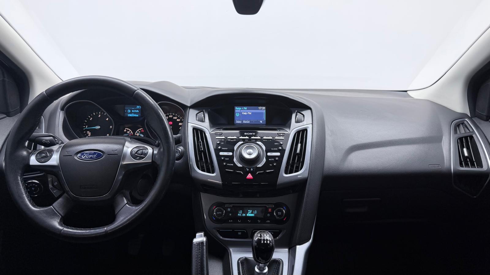 FORD FOCUS 8